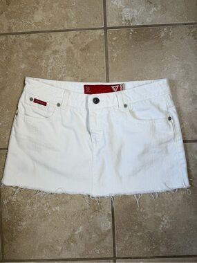 🔻❓Guess Jeans White Denim Skirt Size 26🔻❓